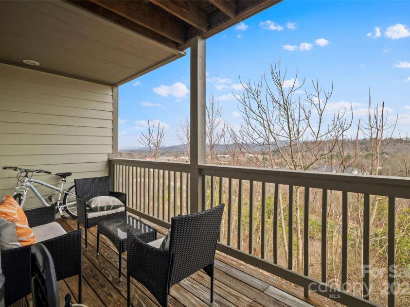 41 Rotunda Circle, Asheville, NC 28806.  MLS# CAR4225477, YatesRealty ID 4031. 