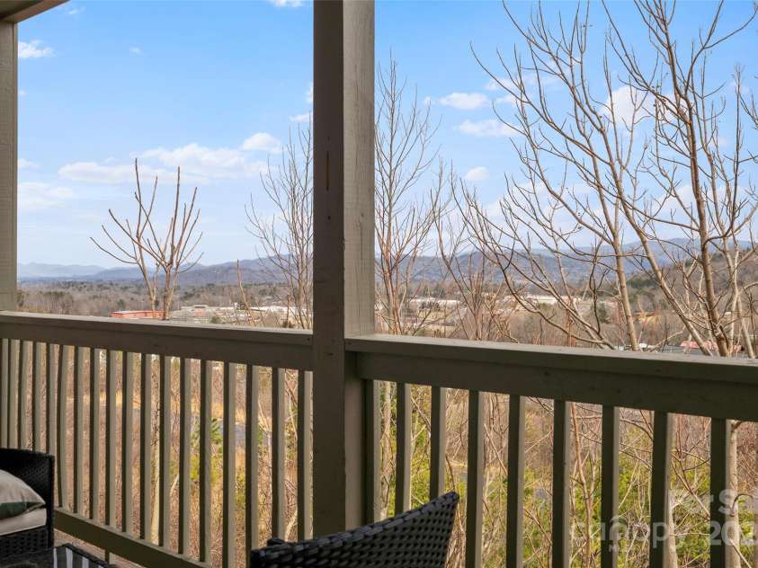 41 Rotunda Circle, Asheville, NC 28806.  MLS# CAR4225477, YatesRealty ID 4031. 