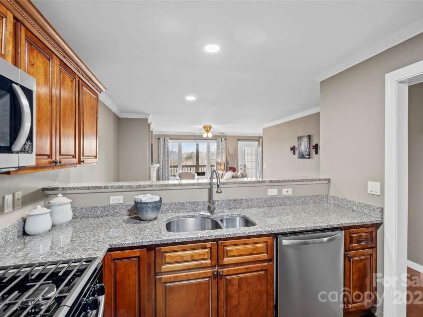 41 Rotunda Circle, Asheville, NC 28806.  MLS# CAR4225477, YatesRealty ID 4031. 