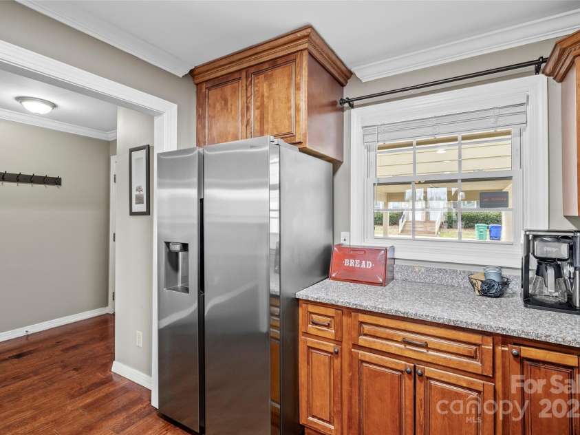 41 Rotunda Circle, Asheville, NC 28806.  MLS# CAR4225477, YatesRealty ID 4031. 