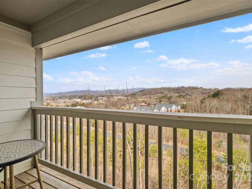 41 Rotunda Circle, Asheville, NC 28806.  MLS# CAR4225477, YatesRealty ID 4031. 