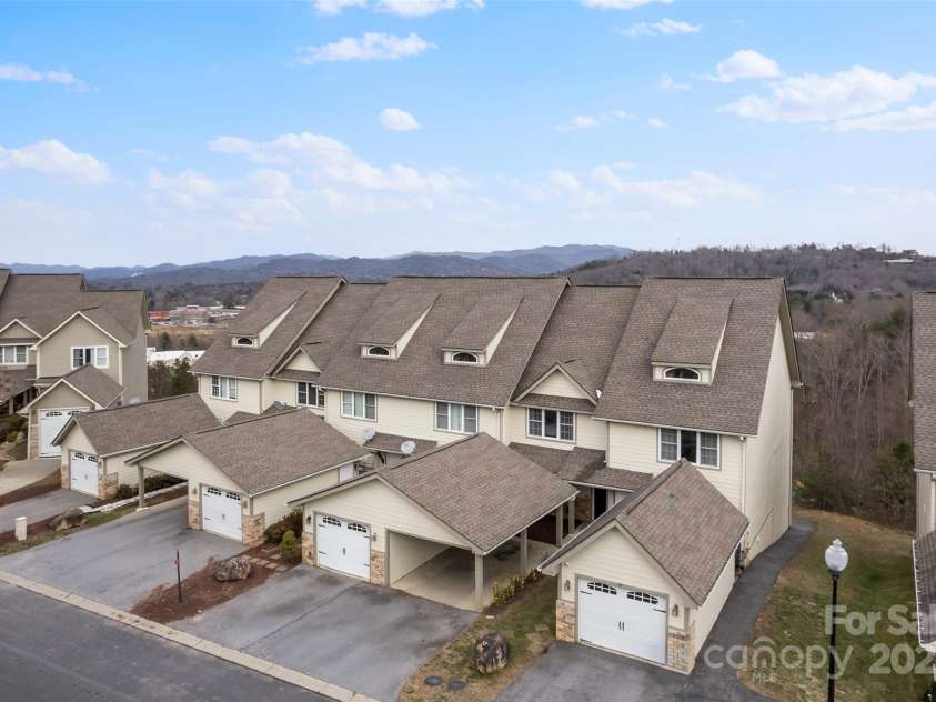 41 Rotunda Circle, Asheville, NC 28806.  MLS# CAR4225477, YatesRealty ID 4031. 