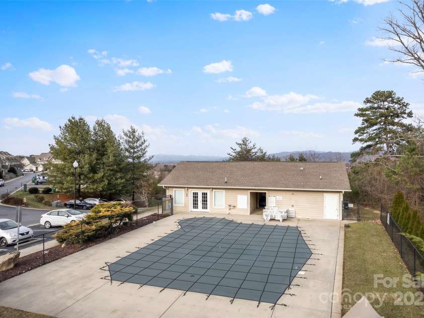 41 Rotunda Circle, Asheville, NC 28806.  MLS# CAR4225477, YatesRealty ID 4031. 