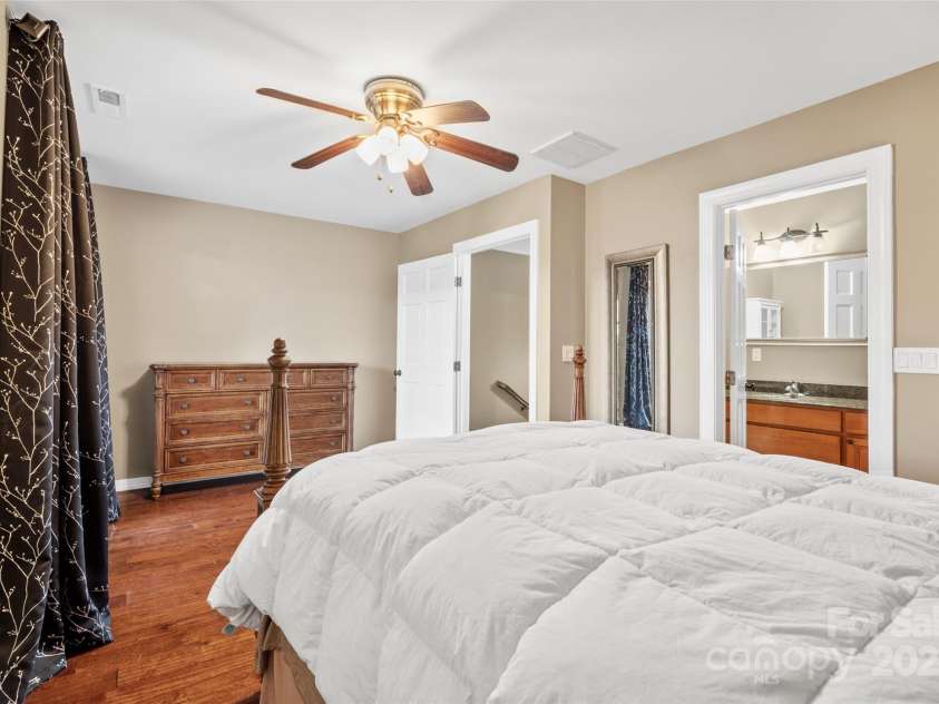41 Rotunda Circle, Asheville, NC 28806.  MLS# CAR4225477, YatesRealty ID 4031. 