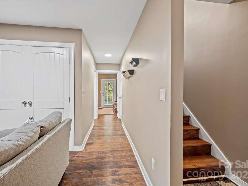 41 Rotunda Circle, Asheville, NC 28806.  MLS# CAR4225477, YatesRealty ID 4031. 