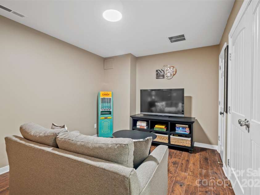 41 Rotunda Circle, Asheville, NC 28806.  MLS# CAR4225477, YatesRealty ID 4031. 