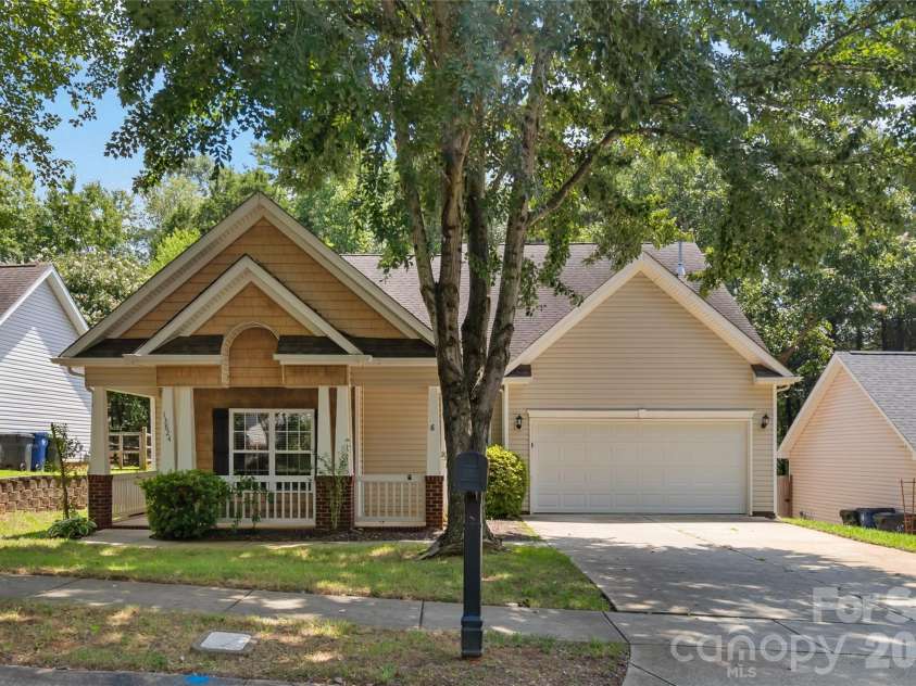 13824 Hastings Farm Road, Huntersville, NC 28078.  MLS# CAR4408997, YatesRealty ID 40310. 