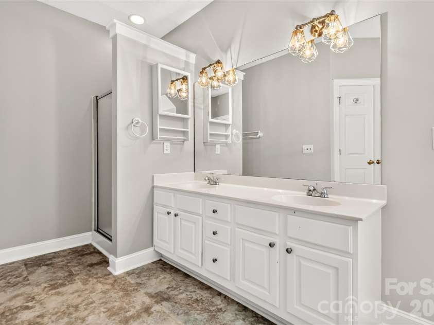 13824 Hastings Farm Road, Huntersville, NC 28078.  MLS# CAR4408997, YatesRealty ID 40310. Ensuite with Dual Sinks
