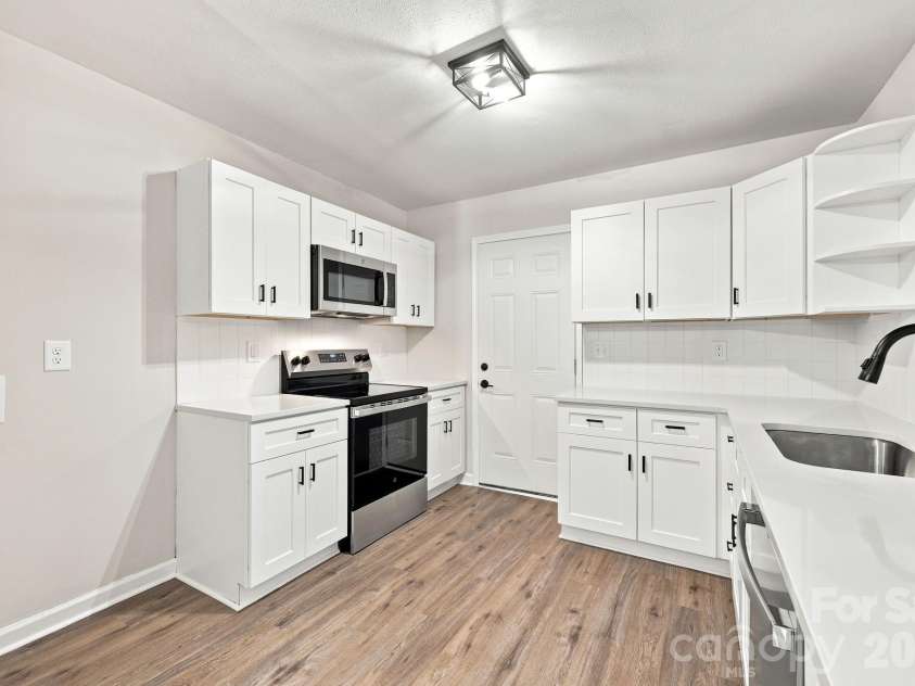 160 Birchwood Drive, Salisbury, NC 28146.  MLS# CAR4409143, YatesRealty ID 40312. 