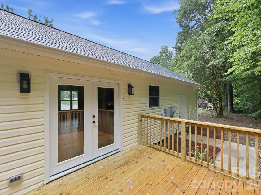 160 Birchwood Drive, Salisbury, NC 28146.  MLS# CAR4409143, YatesRealty ID 40312. 