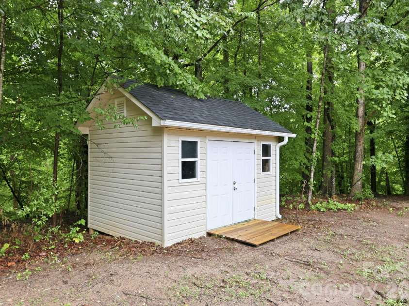 160 Birchwood Drive, Salisbury, NC 28146.  MLS# CAR4409143, YatesRealty ID 40312. 