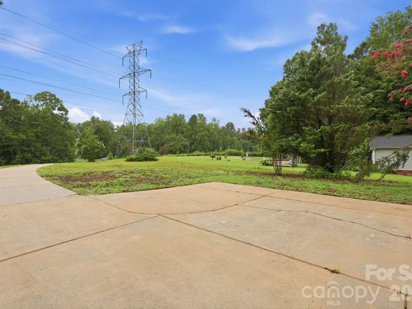 160 Birchwood Drive, Salisbury, NC 28146.  MLS# CAR4409143, YatesRealty ID 40312. 