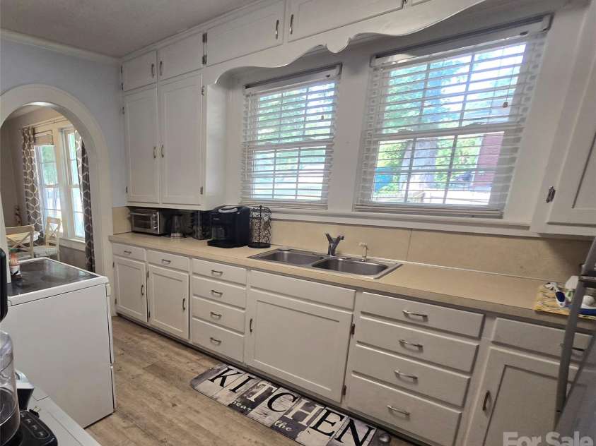 1466 White Oak Avenue, Albemarle, NC 28001.  MLS# CAR4409167, YatesRealty ID 40316. 