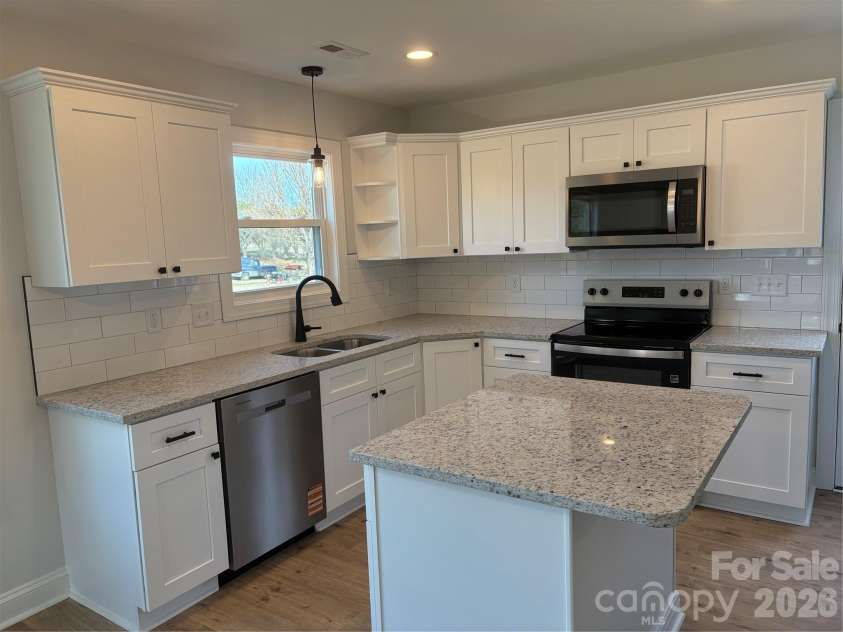 139 Donna Lane, Statesville, NC 28625.  MLS# CAR4335399, YatesRealty ID 4032. 