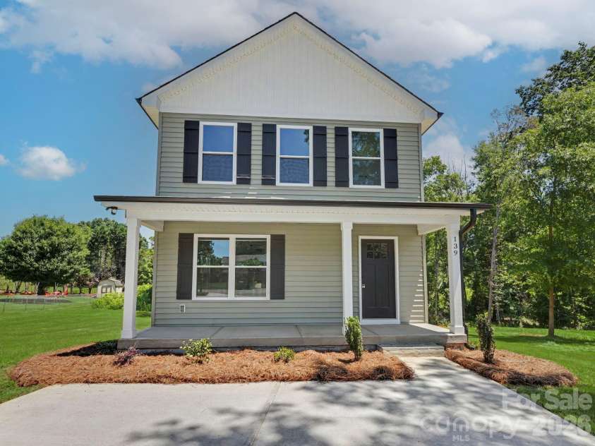 139 Donna Lane, Statesville, NC 28625.  MLS# CAR4335399, YatesRealty ID 4032. 