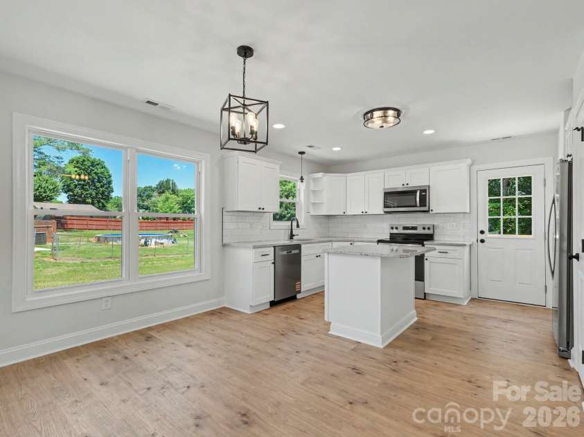 139 Donna Lane, Statesville, NC 28625.  MLS# CAR4335399, YatesRealty ID 4032. 