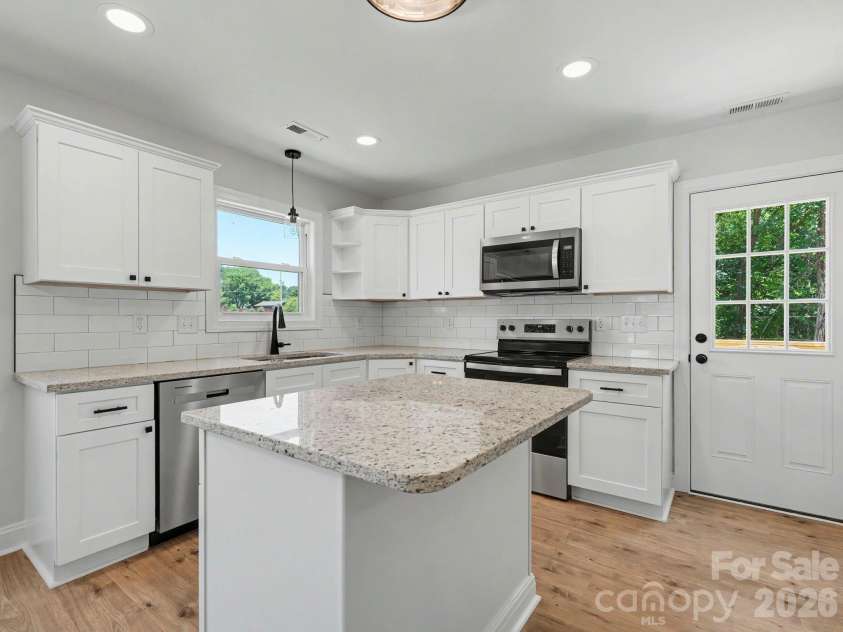 139 Donna Lane, Statesville, NC 28625.  MLS# CAR4335399, YatesRealty ID 4032. 