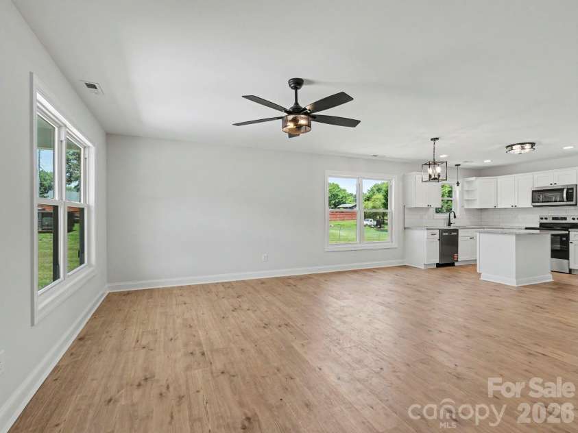 139 Donna Lane, Statesville, NC 28625.  MLS# CAR4335399, YatesRealty ID 4032. 