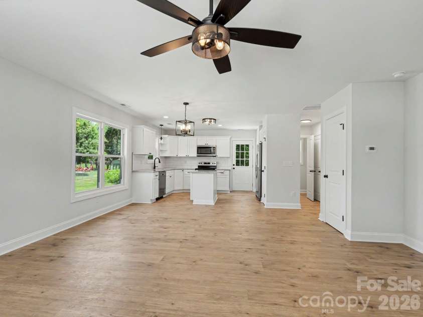 139 Donna Lane, Statesville, NC 28625.  MLS# CAR4335399, YatesRealty ID 4032. 