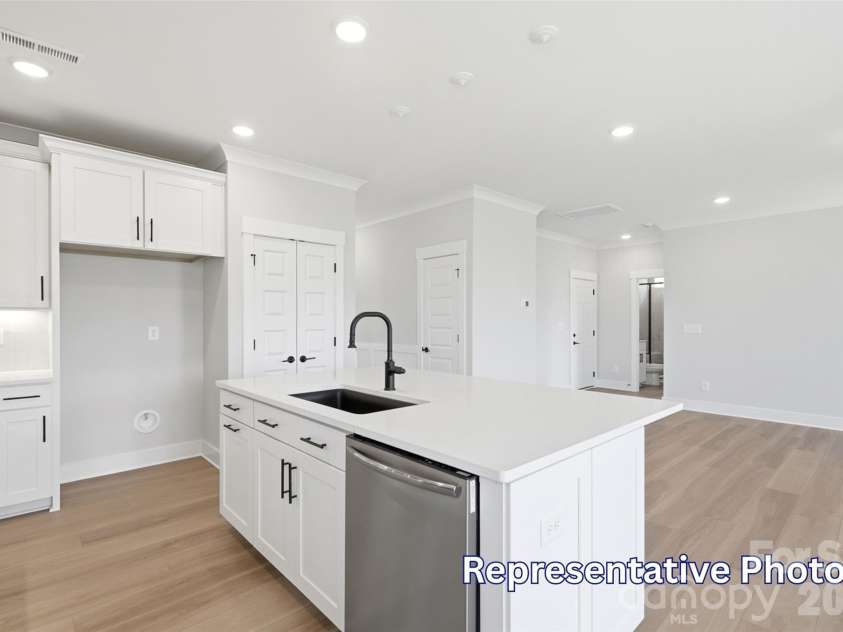 1072 Tradition Club Street, York, SC 29745.  MLS# CAR4408256, YatesRealty ID 40320. Kitchen