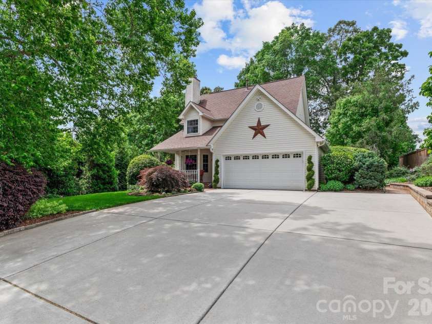 1315 Mistletoe Ridge Place, Concord, NC 28027.  MLS# CAR4408982, YatesRealty ID 40321. 