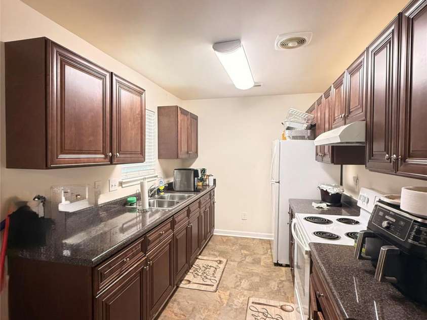 2209 Julia Avenue, Charlotte, NC 28206.  MLS# CAR4398939, YatesRealty ID 40322. 