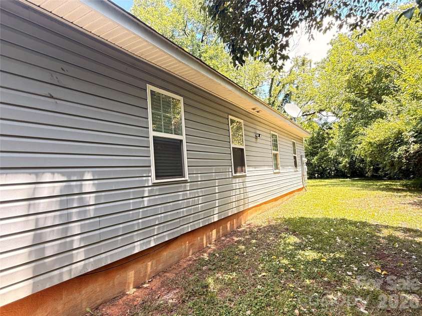 2209 Julia Avenue, Charlotte, NC 28206.  MLS# CAR4398939, YatesRealty ID 40322. 