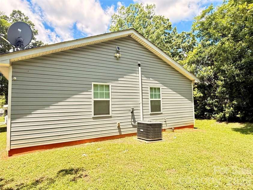 2209 Julia Avenue, Charlotte, NC 28206.  MLS# CAR4398939, YatesRealty ID 40322. 