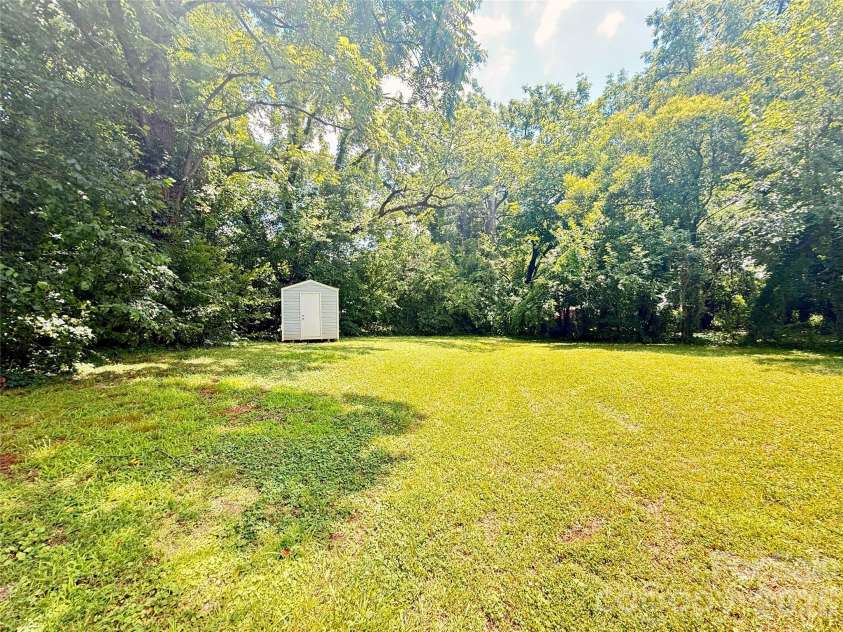 2209 Julia Avenue, Charlotte, NC 28206.  MLS# CAR4398939, YatesRealty ID 40322. 