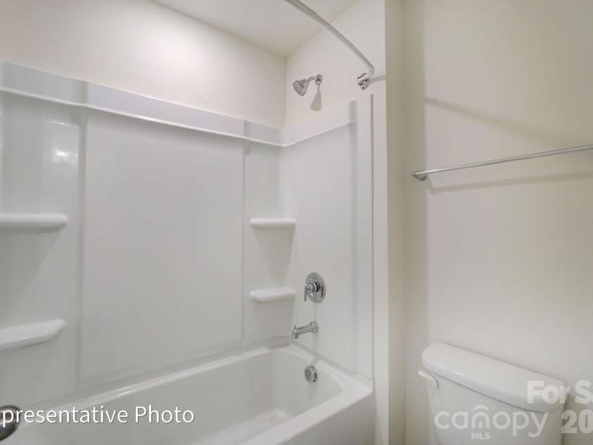 1068 Tradition Club Street, York, SC 29745.  MLS# CAR4408185, YatesRealty ID 40323. Jack and Jill Bath