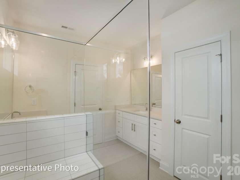 1068 Tradition Club Street, York, SC 29745.  MLS# CAR4408185, YatesRealty ID 40323. Primary Bathroom