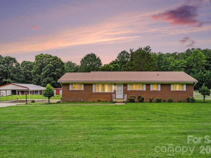 225 Oliphant Road, Mooresville, NC 28115.  MLS# CAR4409209, YatesRealty ID 40324. 
