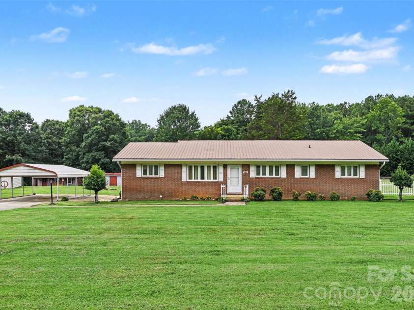 225 Oliphant Road, Mooresville, NC 28115.  MLS# CAR4409209, YatesRealty ID 40324. 