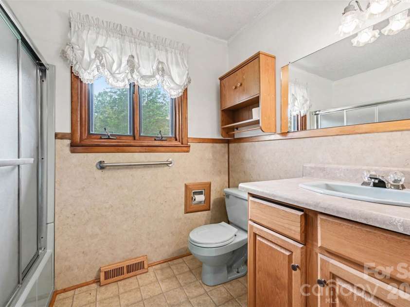 225 Oliphant Road, Mooresville, NC 28115.  MLS# CAR4409209, YatesRealty ID 40324. 