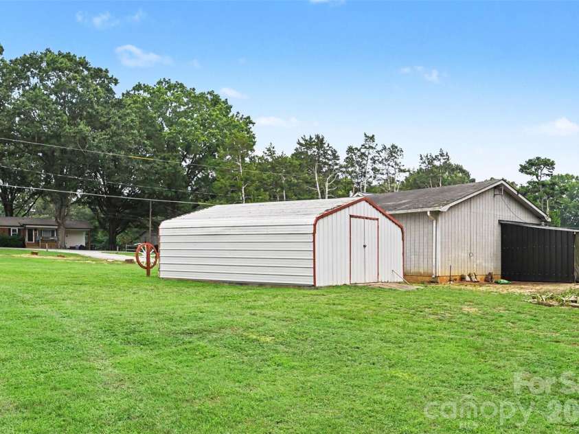 225 Oliphant Road, Mooresville, NC 28115.  MLS# CAR4409209, YatesRealty ID 40324. 