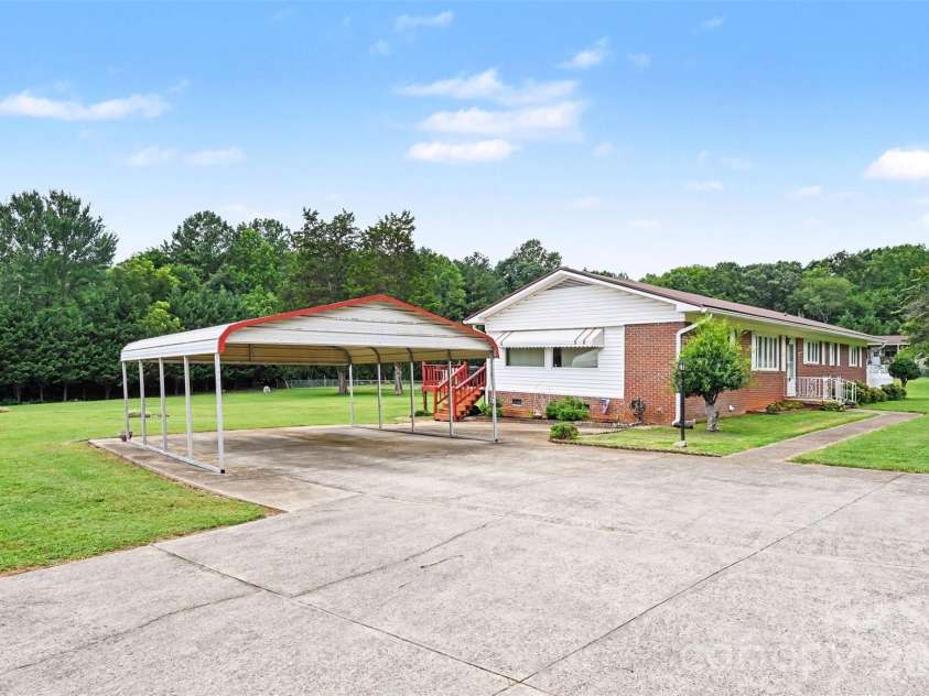 225 Oliphant Road, Mooresville, NC 28115.  MLS# CAR4409209, YatesRealty ID 40324. 