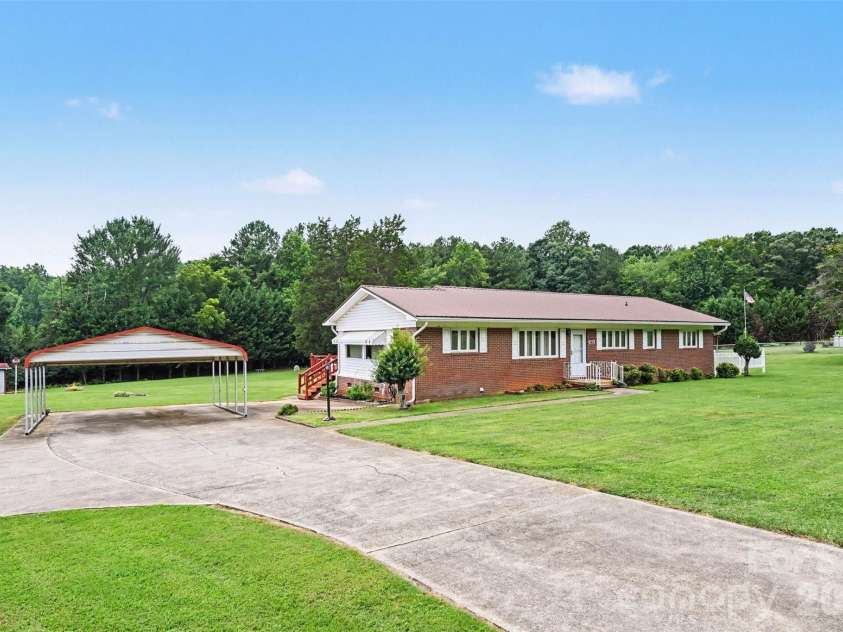 225 Oliphant Road, Mooresville, NC 28115.  MLS# CAR4409209, YatesRealty ID 40324. 