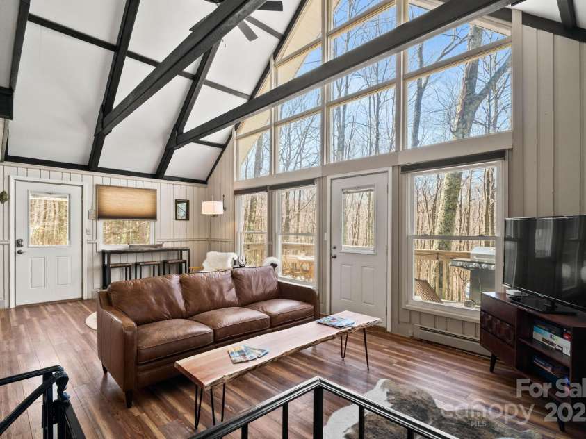 721 Pine Ridge Road, Beech Mountain, NC 28604.  MLS# CAR4242595, YatesRealty ID 4033. 