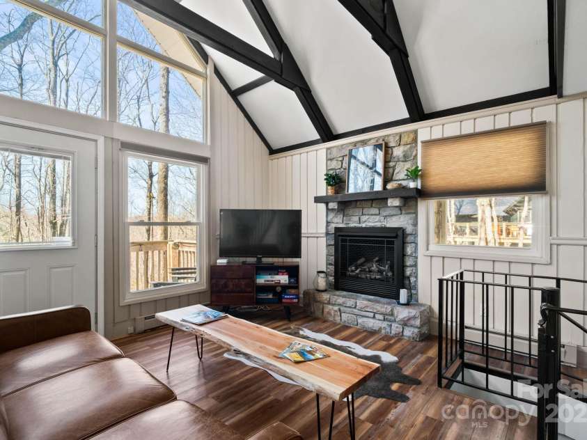 721 Pine Ridge Road, Beech Mountain, NC 28604.  MLS# CAR4242595, YatesRealty ID 4033. 