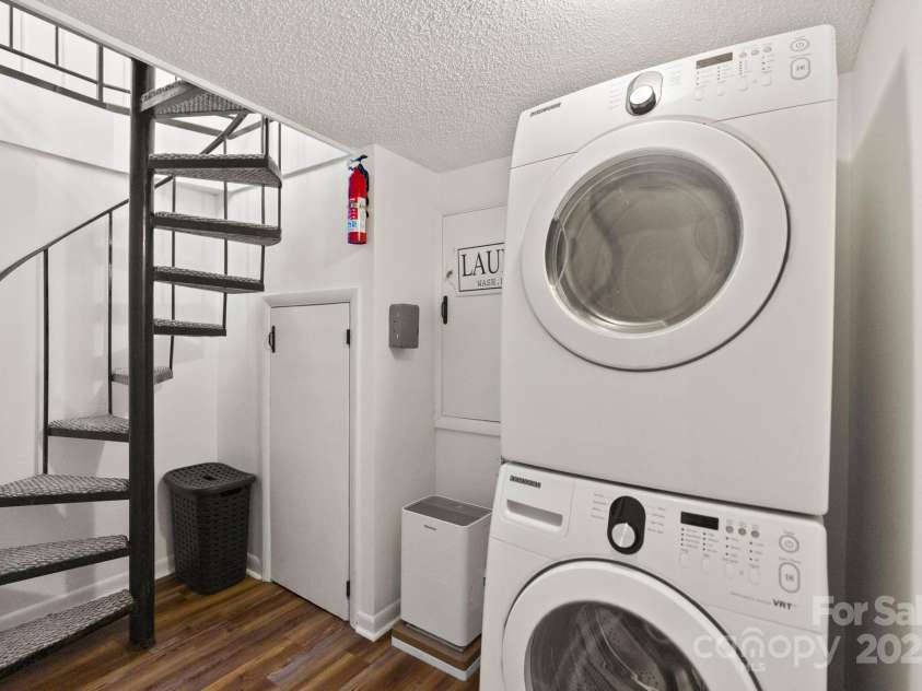 721 Pine Ridge Road, Beech Mountain, NC 28604.  MLS# CAR4242595, YatesRealty ID 4033. 