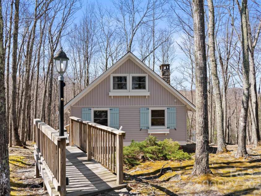 721 Pine Ridge Road, Beech Mountain, NC 28604.  MLS# CAR4242595, YatesRealty ID 4033. 