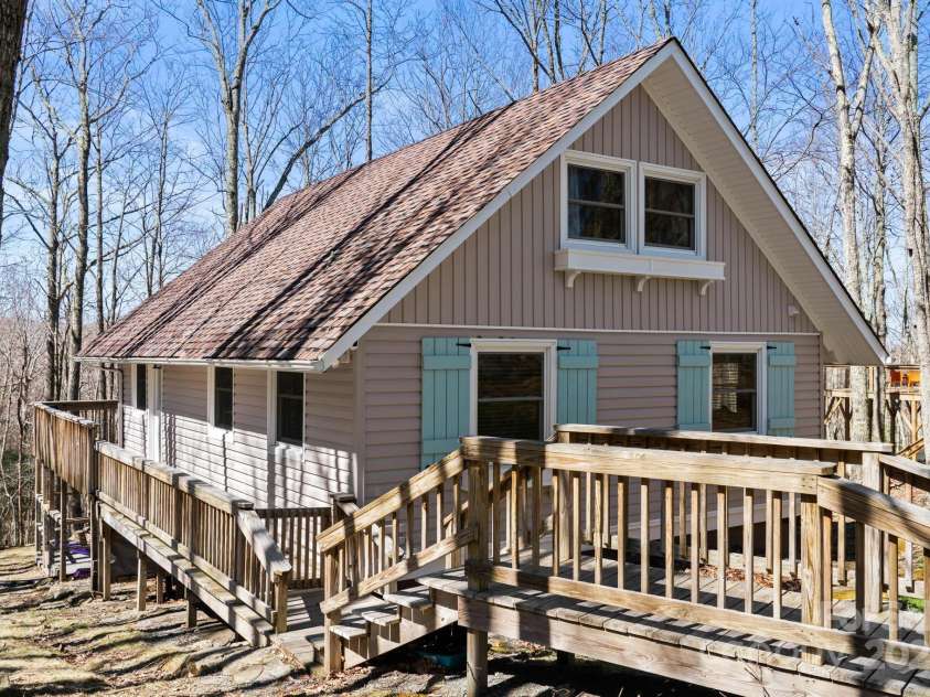 721 Pine Ridge Road, Beech Mountain, NC 28604.  MLS# CAR4242595, YatesRealty ID 4033. 