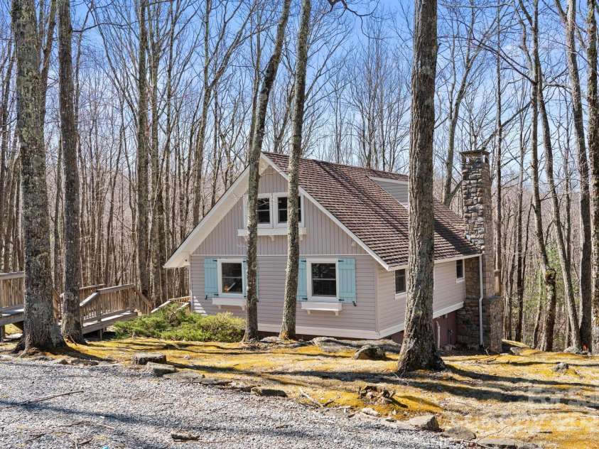721 Pine Ridge Road, Beech Mountain, NC 28604.  MLS# CAR4242595, YatesRealty ID 4033. 