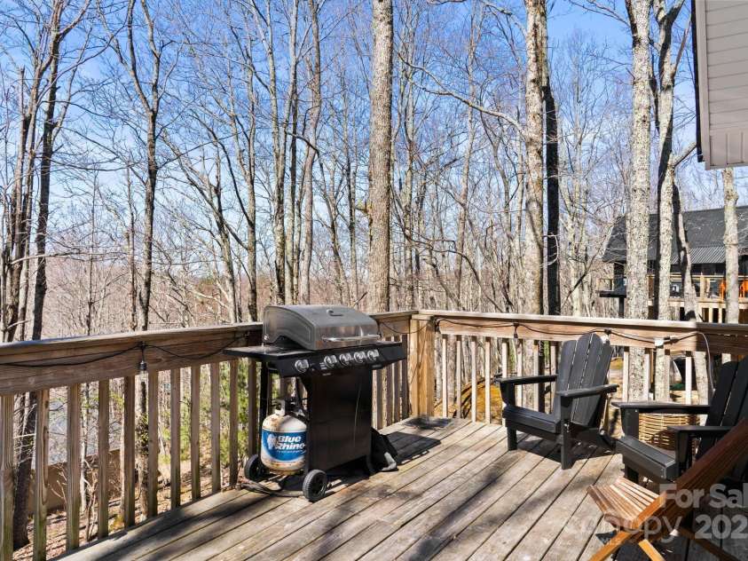 721 Pine Ridge Road, Beech Mountain, NC 28604.  MLS# CAR4242595, YatesRealty ID 4033. Back Deck