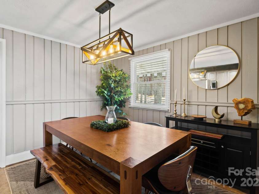 721 Pine Ridge Road, Beech Mountain, NC 28604.  MLS# CAR4242595, YatesRealty ID 4033. Dining Area