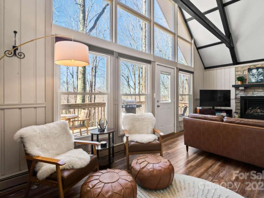 721 Pine Ridge Road, Beech Mountain, NC 28604.  MLS# CAR4242595, YatesRealty ID 4033. So much natural light!