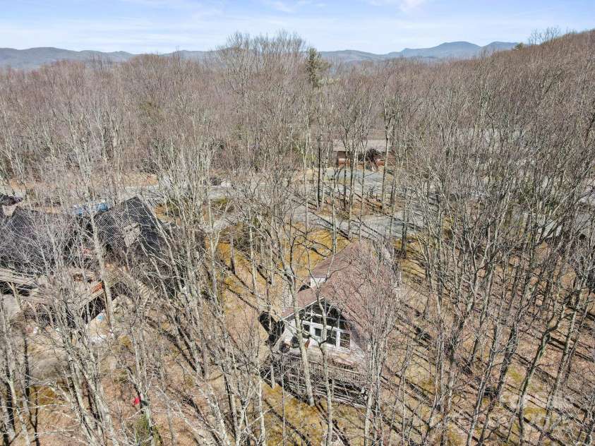 721 Pine Ridge Road, Beech Mountain, NC 28604.  MLS# CAR4242595, YatesRealty ID 4033. Usable Lot with FLAT Circular Driveway