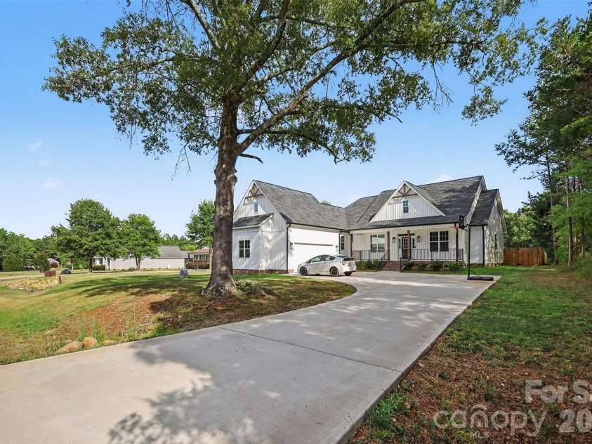 1424 Autumnwood Drive, Rock Hill, SC 29730.  MLS# CAR4406191, YatesRealty ID 40331. 
