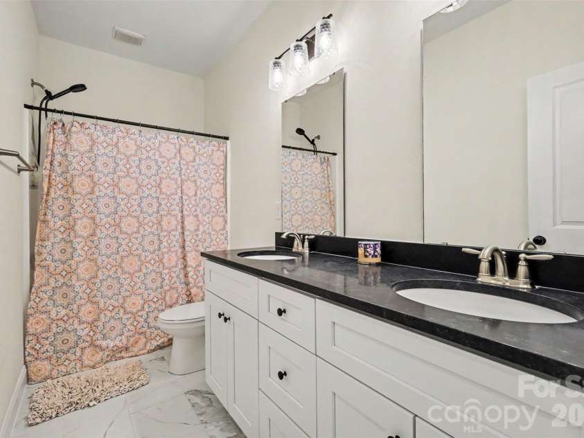1424 Autumnwood Drive, Rock Hill, SC 29730.  MLS# CAR4406191, YatesRealty ID 40331. 