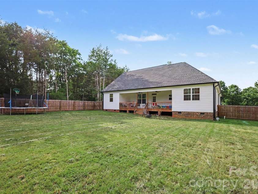1424 Autumnwood Drive, Rock Hill, SC 29730.  MLS# CAR4406191, YatesRealty ID 40331. 